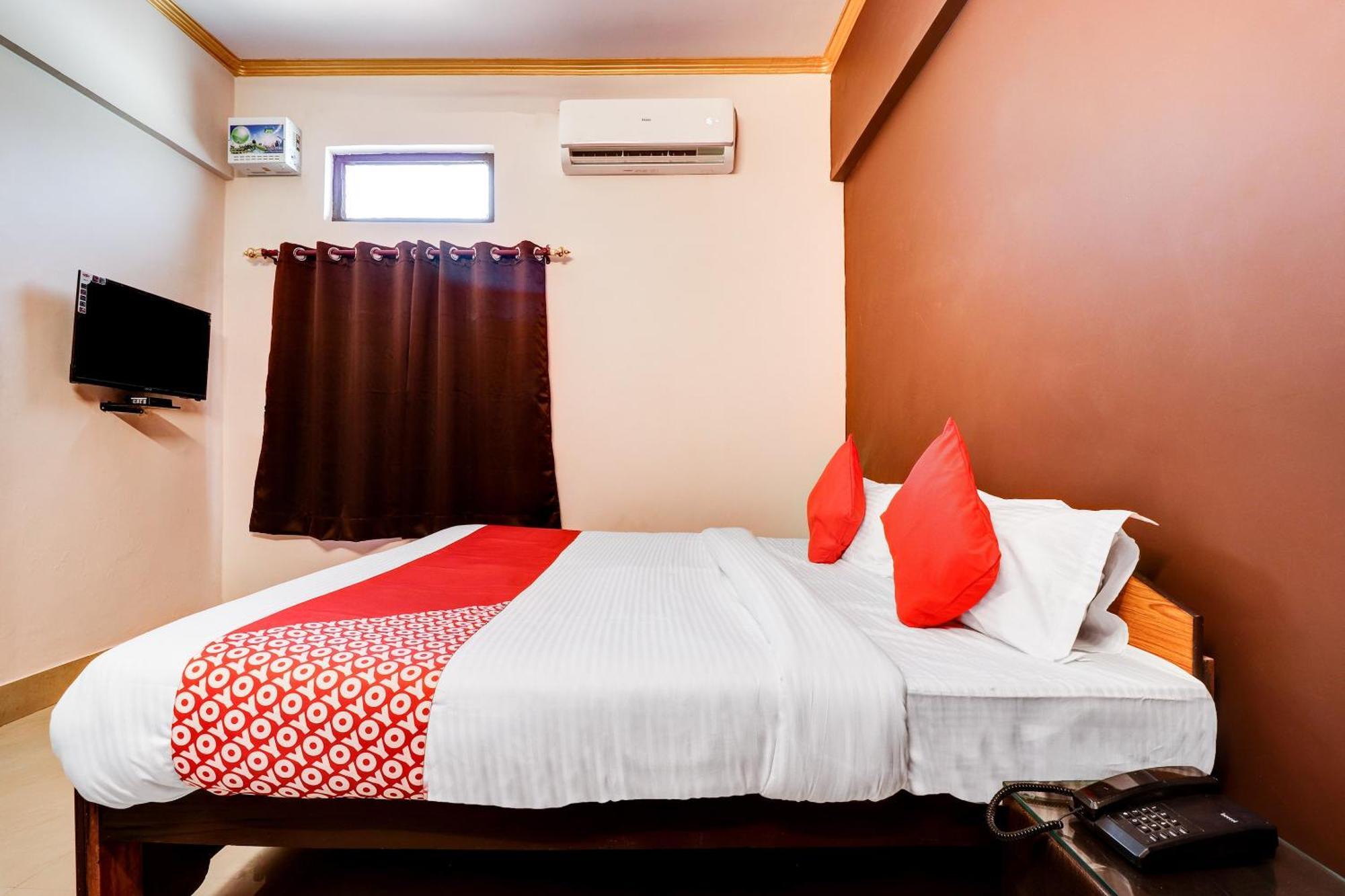 Hotel O Star City Hotel Ayodhya Esterno foto
