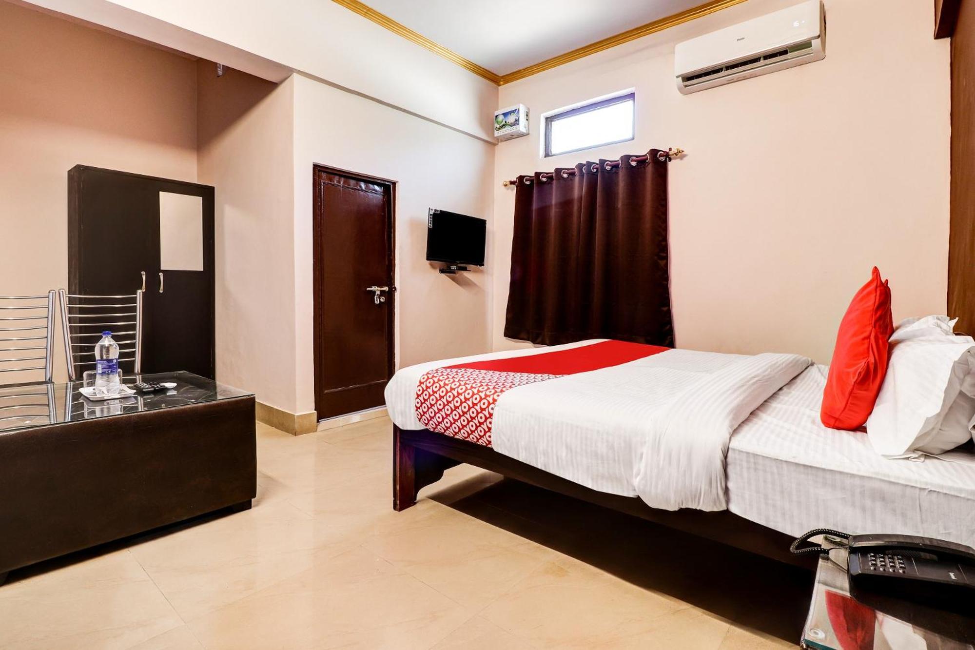 Hotel O Star City Hotel Ayodhya Esterno foto