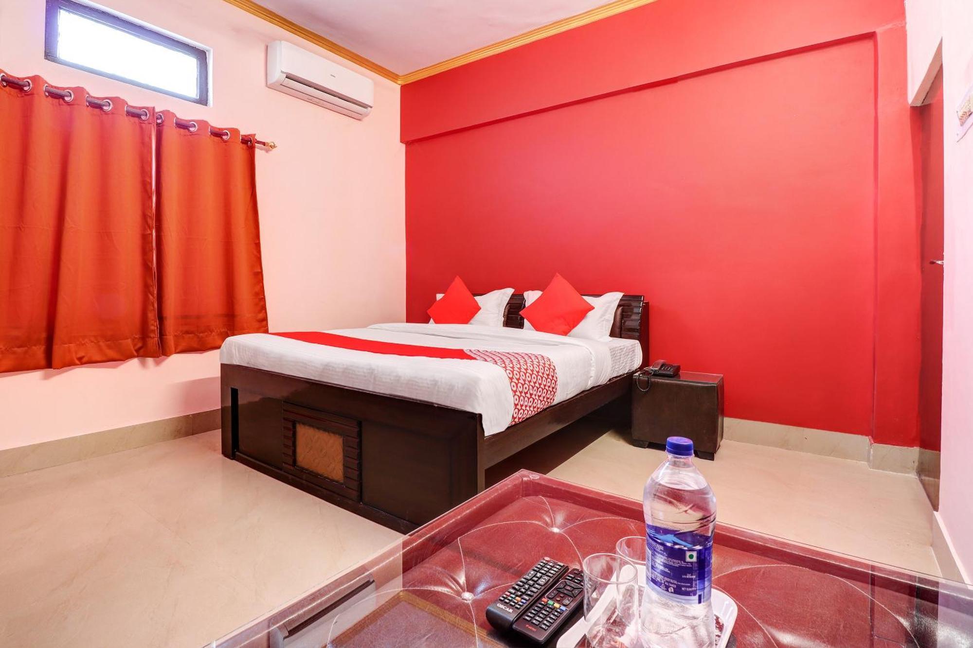 Hotel O Star City Hotel Ayodhya Esterno foto