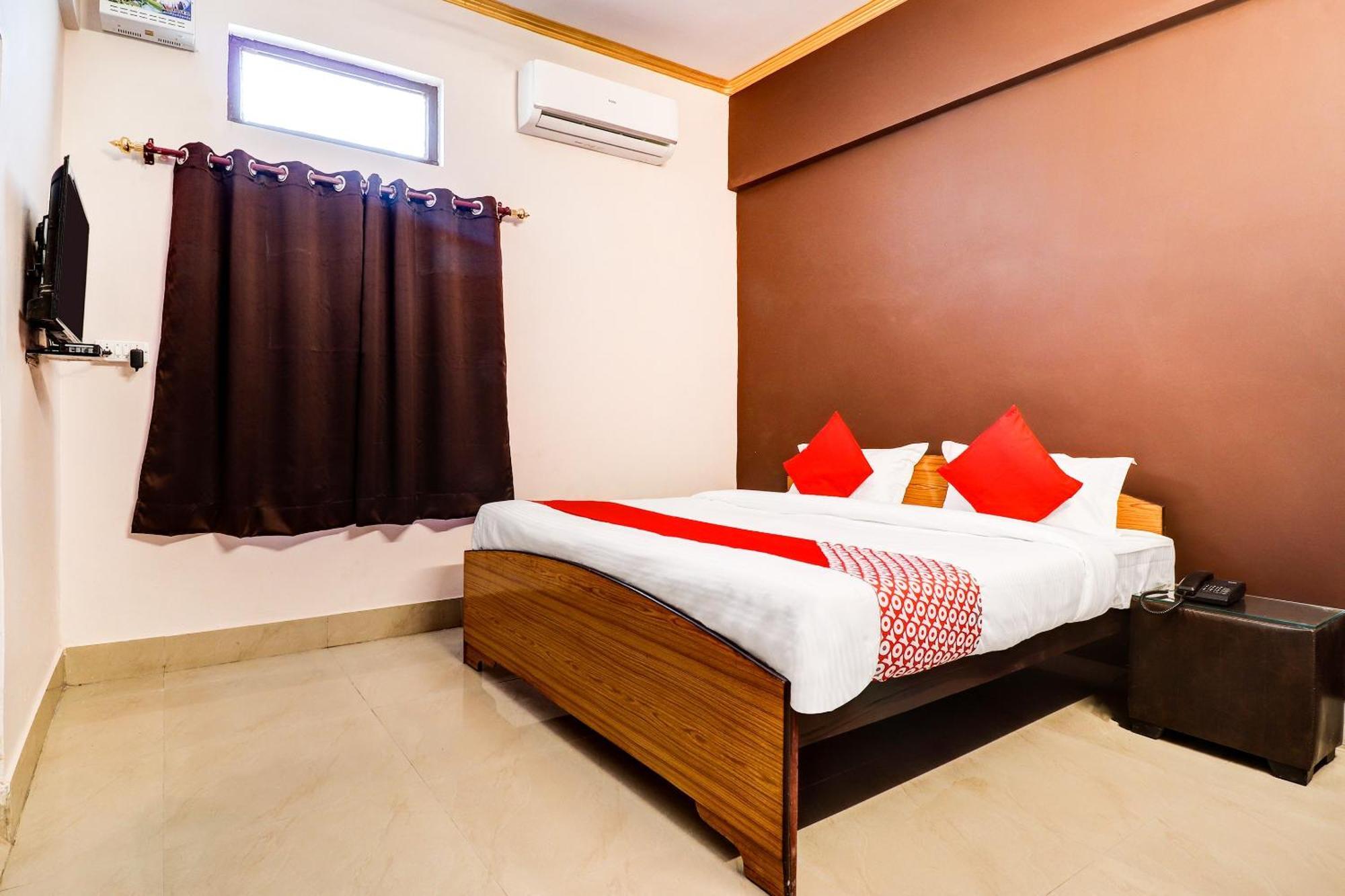 Hotel O Star City Hotel Ayodhya Esterno foto