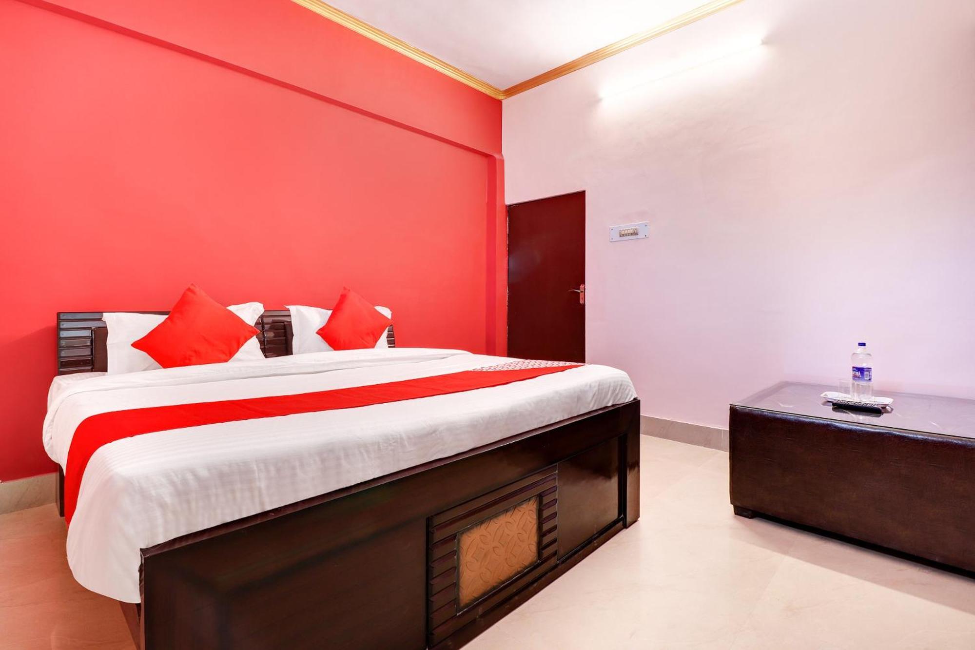 Hotel O Star City Hotel Ayodhya Esterno foto