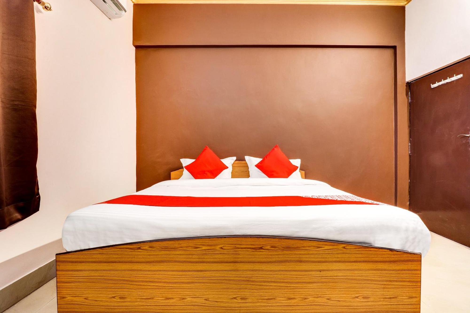 Hotel O Star City Hotel Ayodhya Esterno foto