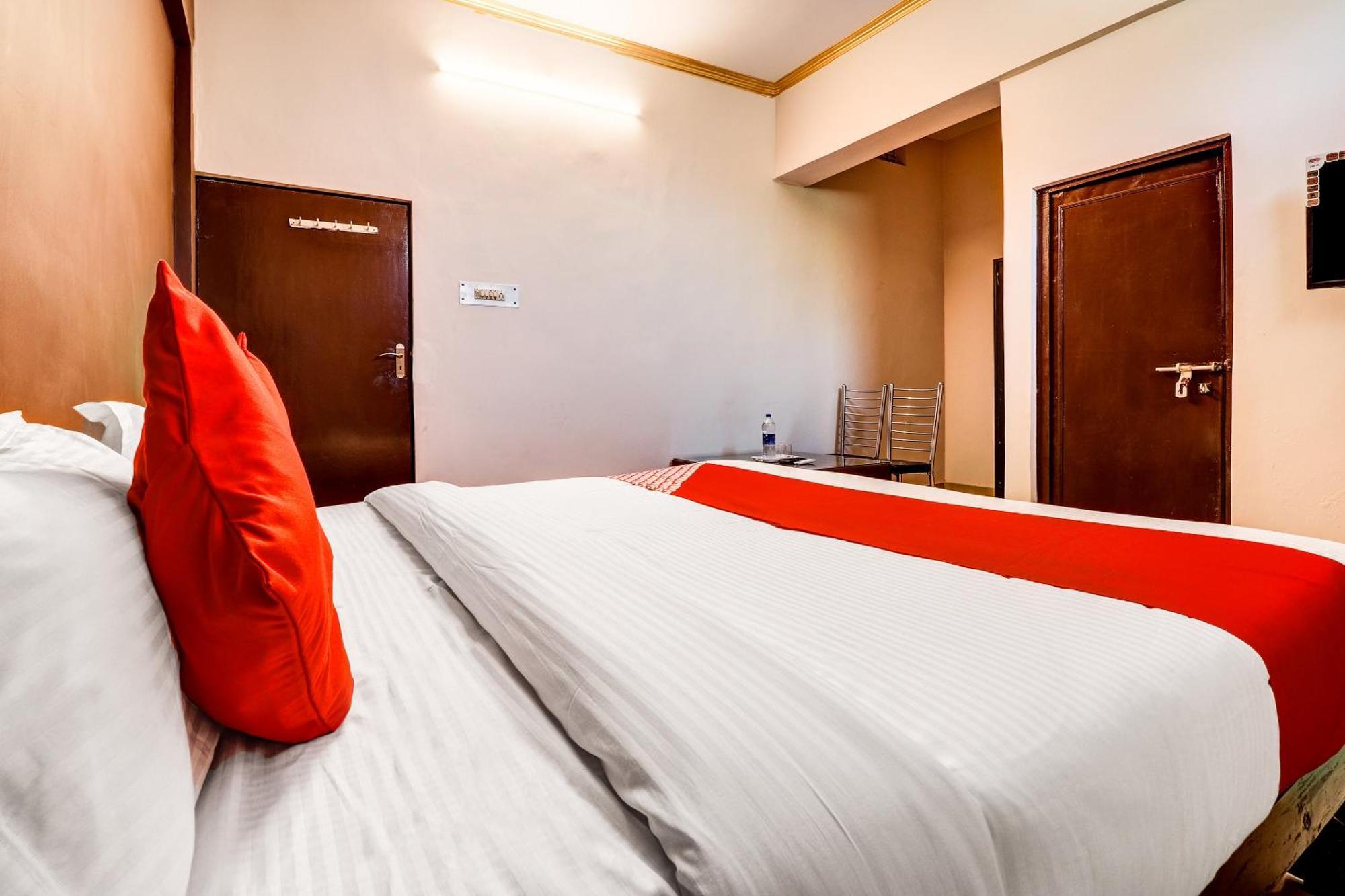 Hotel O Star City Hotel Ayodhya Esterno foto